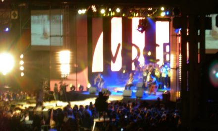 Cántanos algo bueno!