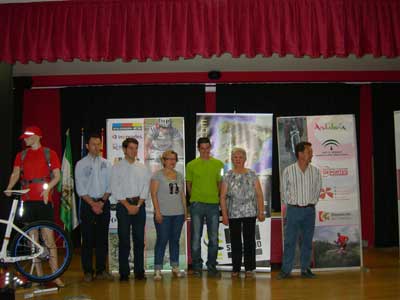 Kiko con las representantes de las asociaciones por las que recorrerá Andalucía