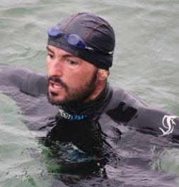 La historia del hombre que cruzó nadando el Lago Ness