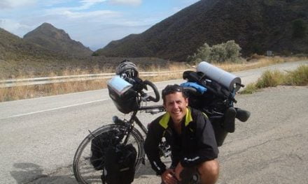 Dando la vuelta al mundo en bici tras superar un cáncer