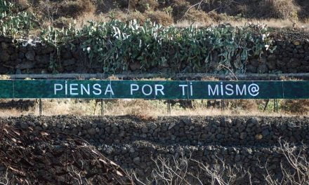 Anoniman. Un hombre anónimo que propaga el optimismo y remueve conciencias