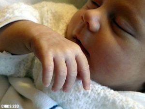 El invento español evitará intercambios o robos de bebés en hospitales