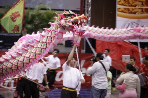 Más chinos celebrando la llegada del Año del Dragón en 2012