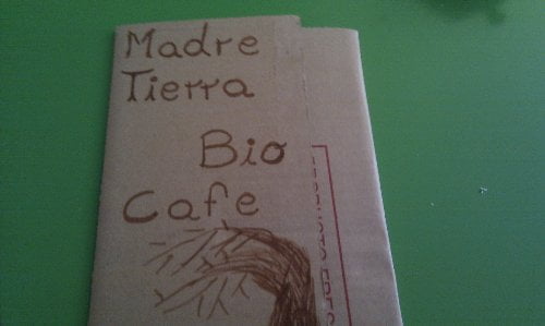 Biocafetería Ecotienda Madre Tierra en San Isidro, el Sur de Tenerife - Detalle de la carta hecha con cartón reciclado