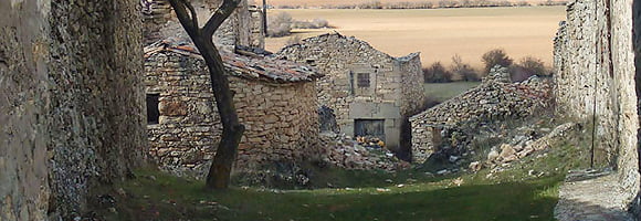 Un ejemplo de pueblo abandonado, Torrecilla del Ducado en Guadalajara. Fotografía de pueblosabandonados.com