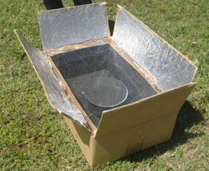 Un horno solar hecho con cartón y aluminio