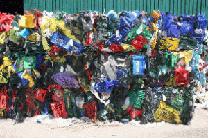 Plásticos a partir de los que obtienen petroleo reciclado