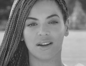 Beyoncé en el vídeo en favor del Día Internacional de Ayuda Humanitaria