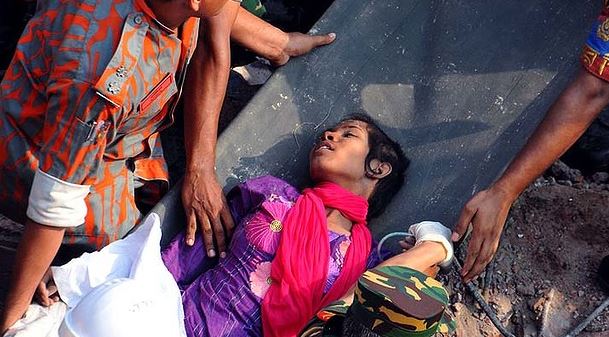 Reshma Savar, milagrosamente con vida tras el derrumbe del edificio en Bangladesh