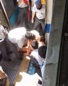 La mujer en el momento del rescate