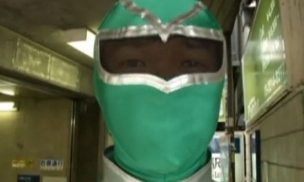 El Superhéroe verde del metro de Tokio