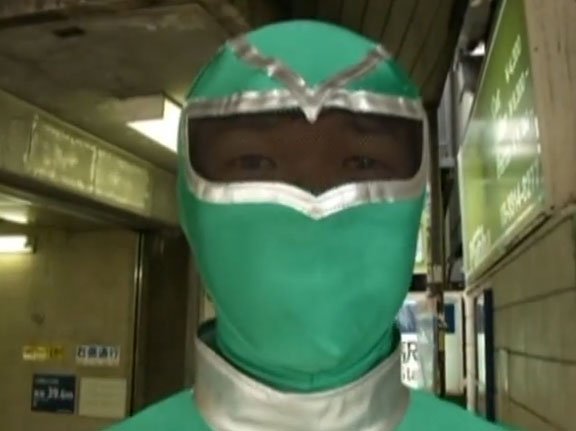 El Superhéroe verde del metro de Tokio