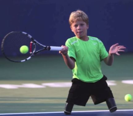 Conner Stroud el joven tenista de 12 años sin piernas