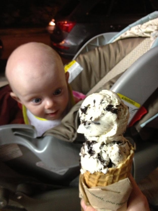 Cada vez que un bebé ve un helado por primera vez