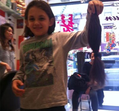 Un niño se deja crecer el pelo durante cinco años por una buena causa