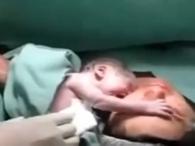 Emotivo vídeo de un recién nacido recorre el mundo