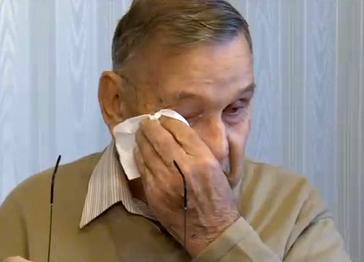 Recibe cientos de cartas anónimas de felicitación en su 90 cumpleaños