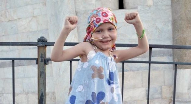 La niña que venció un cáncer cerebral terminal y se convirtió en la primera persona en superarlo
