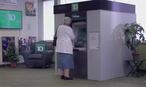 Un cajero automático que expende regalos y sueños a sus clientes