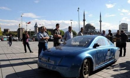 Estudiantes turcos diseñan un coche eléctrico que recorre más de 2500 km. por menos de 14 euros