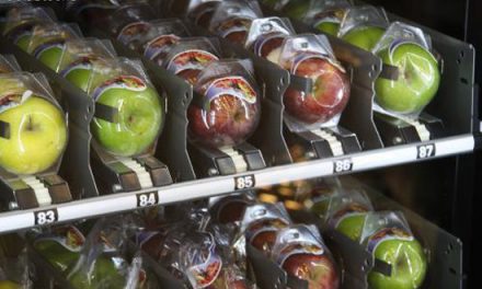 Introducen máquinas expendedoras de frutas