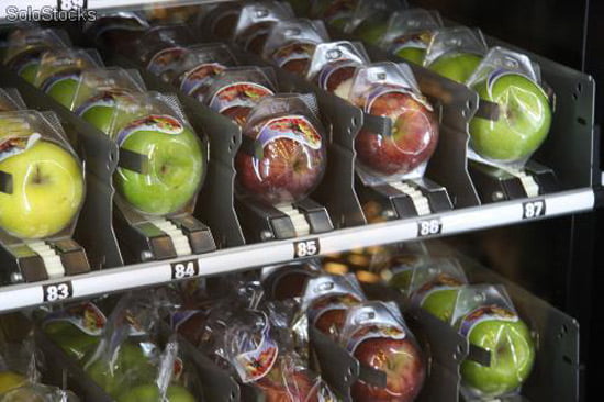 Introducen máquinas expendedoras de frutas
