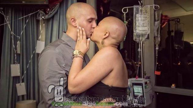 Le pide a su novia que se case con él tras su última sesión de quimioterapia