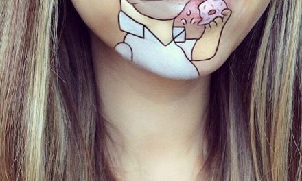 Personajes de dibujos animados cobran vida en el rostro de una maquilladora