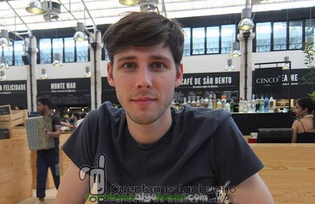 El joven inglés que inició una campaña de Crowdfunding para pagar la deuda griega
