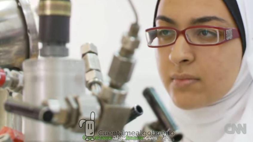 Joven egipcia descubre como convertir plástico en biofuel