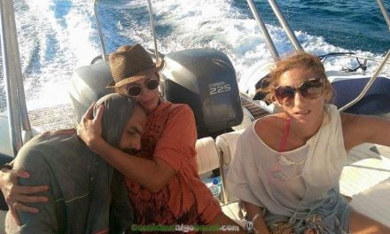 Turistas griegos salvan a un refugiado sirio que había caído al mar