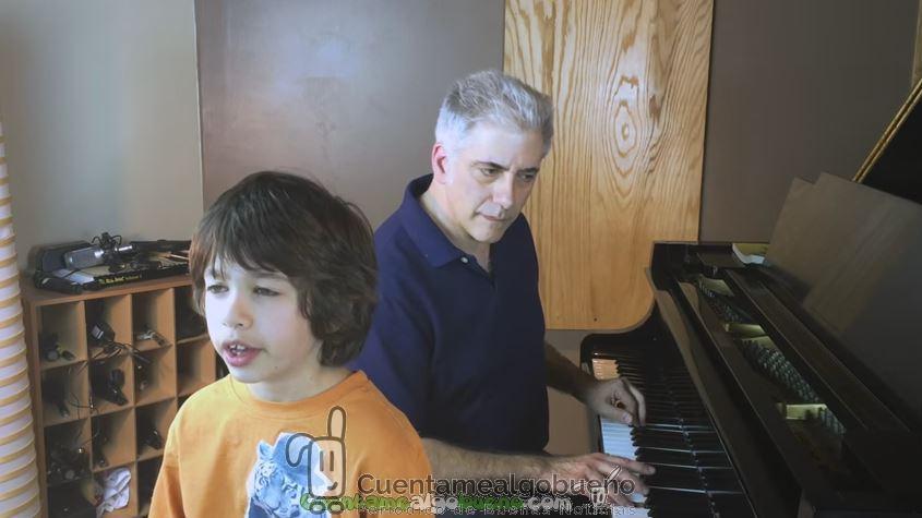 Un niño con oído absoluto identificando notas musicales