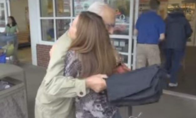 La mujer que regaló abrazos durante 365 días