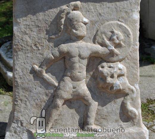 Hallan un relieve del hijo de Hércules combatiendo a una hidra