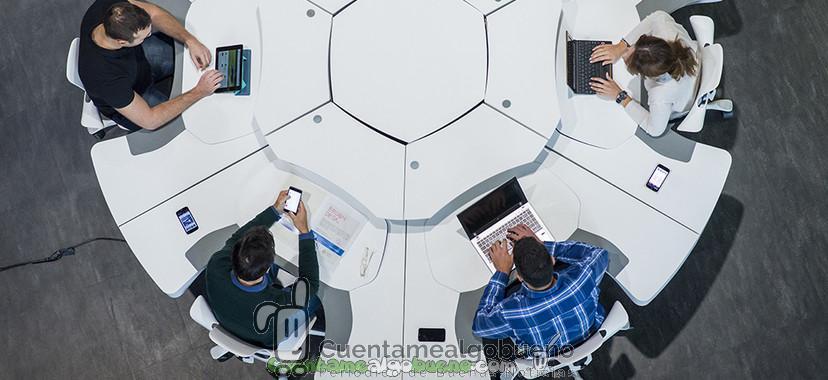 Una mesa para trabajar en equipo