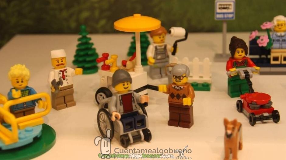 LEGO lanza un muñeco en silla de ruedas
