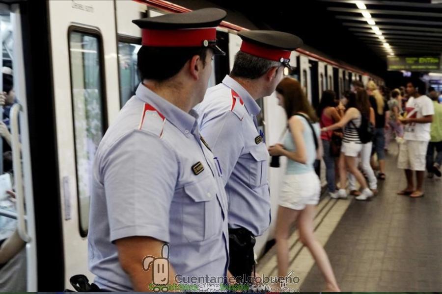 Un héroe anónimo en Barcelona devuelve una cartera con 7.600 euros.
