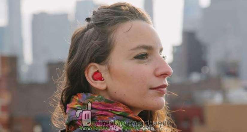 Auricular inteligente traduce idiomas en tiempo real