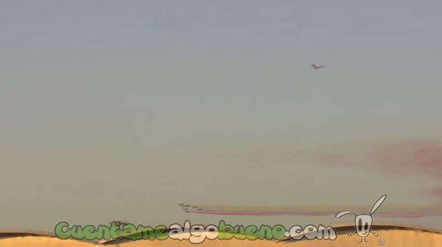 20160624-2-patrulla-aguila-dibuja-bandera-espana-para-avion-solar-impulse-ii-2