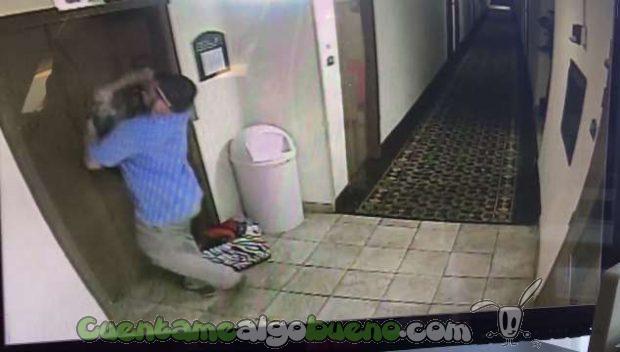 20161024-1-salva-vida-perro-atrapado-ascensor