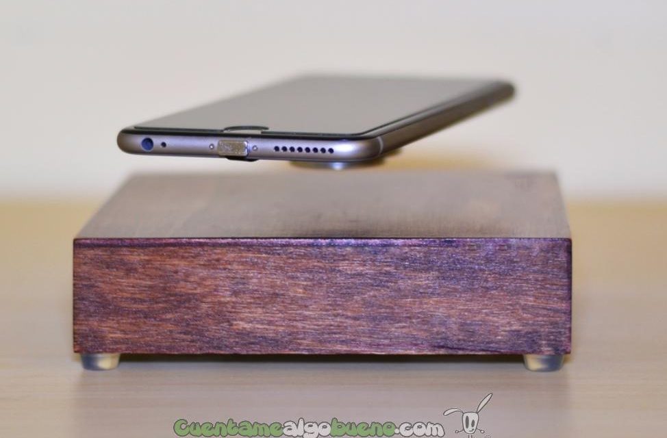 Crea un cargador que hace levitar el móvil