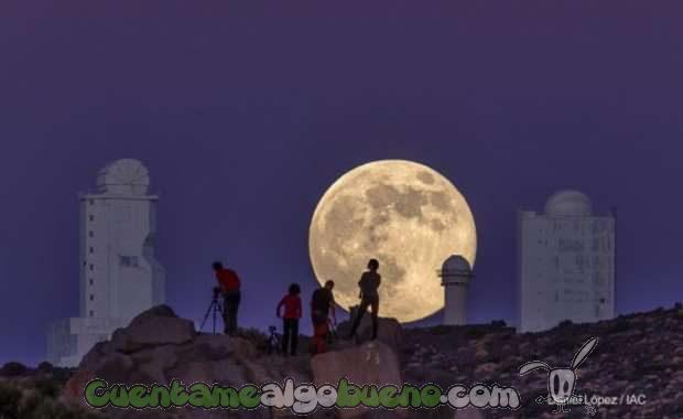 Superluna vista el 10 de agosto de 2014 desde el Observatorio del Teide. / Daniel López/IAC