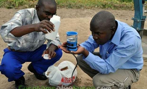 Ingenioso dispositivo produce agua potable para 200 personas