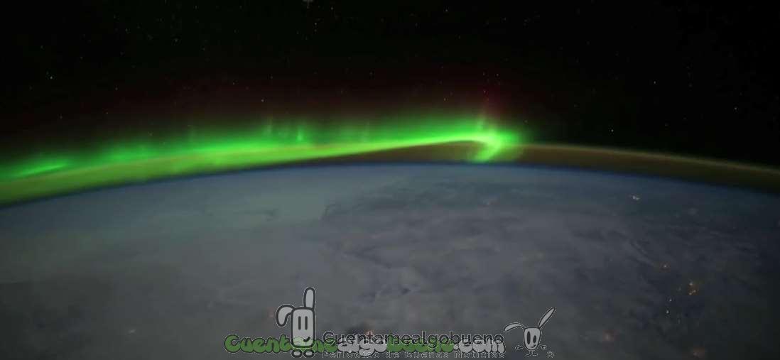 Una extraña luz verde rodea a la Tierra