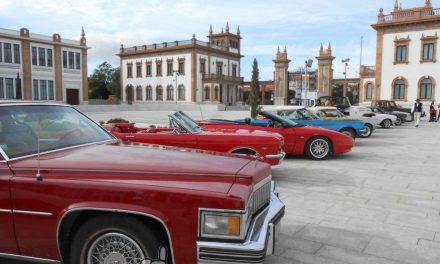 II Caravana Solidaria de coches antiguos en Málaga