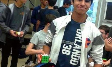 Un adolescente consigue el nuevo récord mundial de Cubo de Rubik