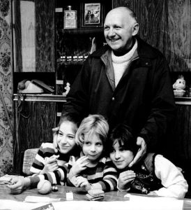 El padre Joseph Wresinski, precursor del Día para la Erradicación de la Pobreza. Foto: Wikimedia Commons.