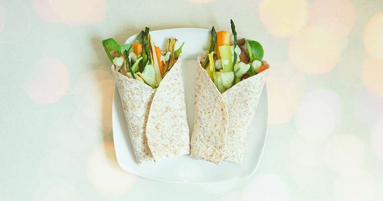 Burritos veganos con salsa de yogur