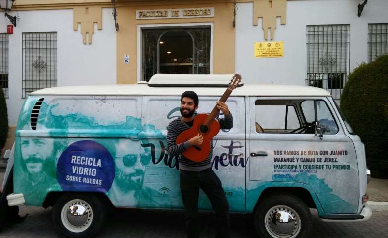 La Vidrioneta recorrerá las universidades andaluzas para fomentar el reciclaje del vidrio