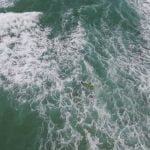 Dron rescata a dos bañistas en Australia